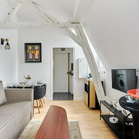 Charming 1 Bedroom Flat Coeur Du Marais By Prestige